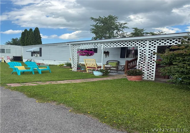 Photo 3 of Manufactured home for sale at 6035 S 179 Transit Brookside Ave Rd #179, Lockport, NY 14094 | MLS# B1704786 | Listing updated on 2026-08-20