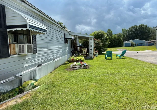 Photo 4 of Manufactured home for sale at 6035 S 179 Transit Brookside Ave Rd #179, Lockport, NY 14094 | MLS# B1704786 | Listing updated on 2026-08-20