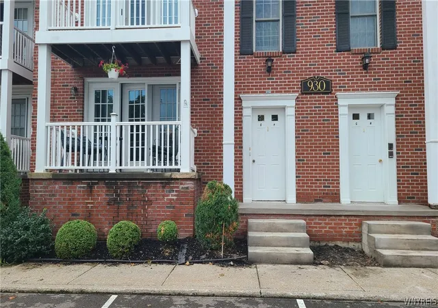 Photo 2 of Sale Pending at 930 Hopkins Rd #E, Buffalo, NY 14221 | MLS# B1705464 | Listing updated on 2026-08-18