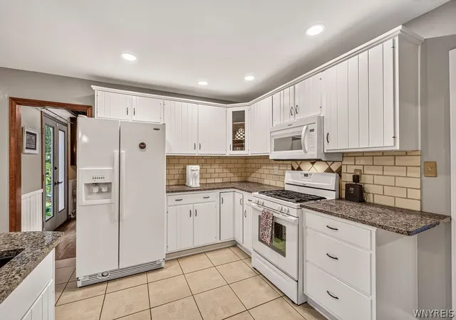 Photo 3 of Single family home for sale at 4071 Calkins Rd, Youngstown, NY 14174 | MLS# B1705661 | Listing updated on 2026-09-13