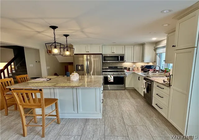 Photo 4 of Sale Pending at 95 Cindy Dr, Buffalo, NY 14221 | MLS# B1705811 | Listing updated on 2026-08-19