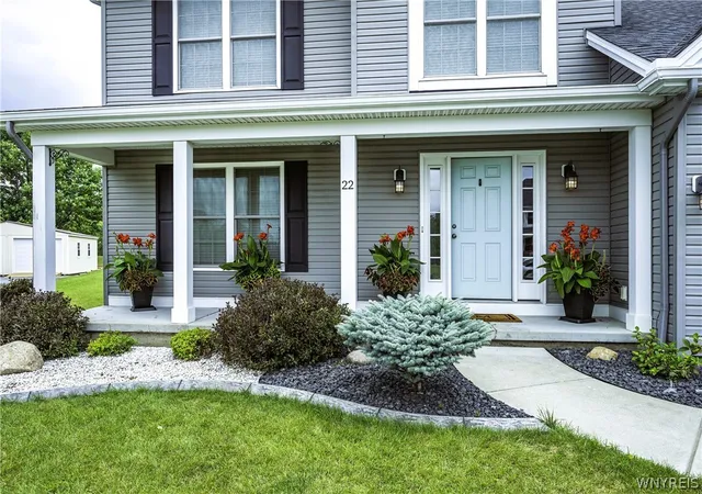 Photo 2 of Single family home for sale at 22 Vista Ct, West Seneca, NY 14224 | MLS# B1705609 | Listing updated on 2026-09-04