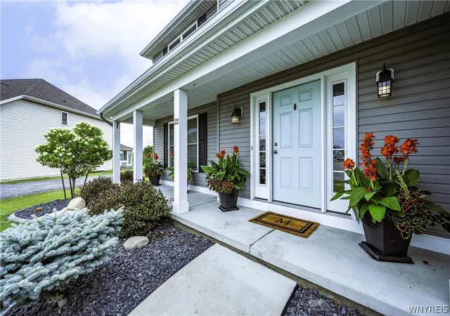 Photo 3 of Single family home for sale at 22 Vista Ct, West Seneca, NY 14224 | MLS# B1705609 | Listing updated on 2026-09-04