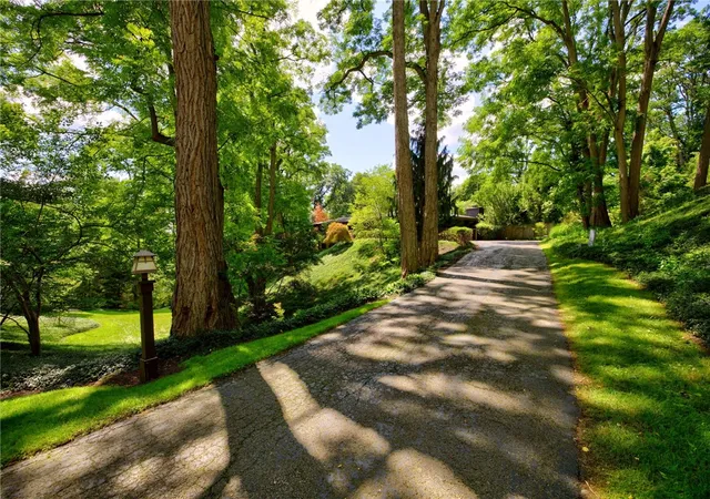 Photo 2 of Sale Pending at 3 Hardwood Hl Rd, Pittsford, NY 14534 | MLS# R1705245 | Listing updated on 2026-08-20