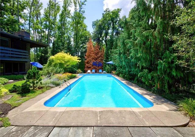 Photo 4 of Sale Pending at 3 Hardwood Hl Rd, Pittsford, NY 14534 | MLS# R1705245 | Listing updated on 2026-08-20