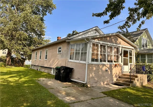 Photo 2 of Sale Pending at 171 William St, Tonawanda, NY 14150 | MLS# B1706007 | Listing updated on 2026-08-25