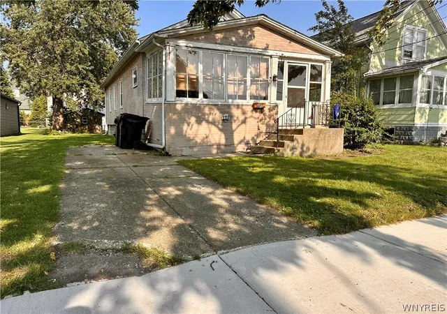Photo 3 of Sale Pending at 171 William St, Tonawanda, NY 14150 | MLS# B1706007 | Listing updated on 2026-08-25