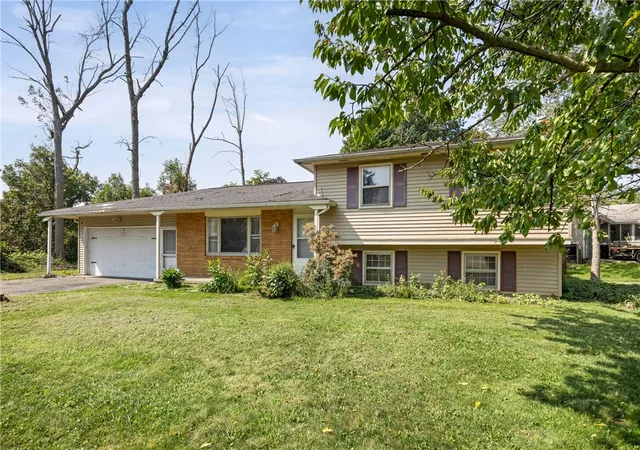 Photo 3 of Single family home for sale at 879 Maiden Aka 11 Black Walnut Dr Ln, Rochester, NY 14615 | MLS# R1706006 | Listing updated on 2026-08-19