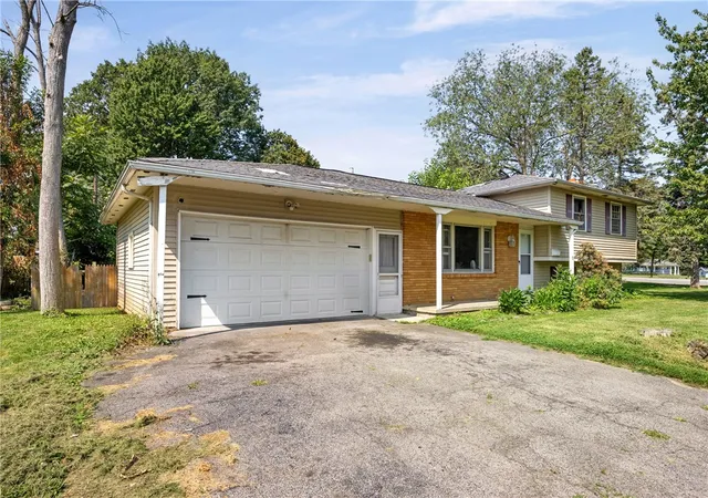 Photo 3 of Single family home for sale at 879 Maiden Aka 11 Black Walnut Dr Ln, Rochester, NY 14615 | MLS# R1706006 | Listing updated on 2026-08-19