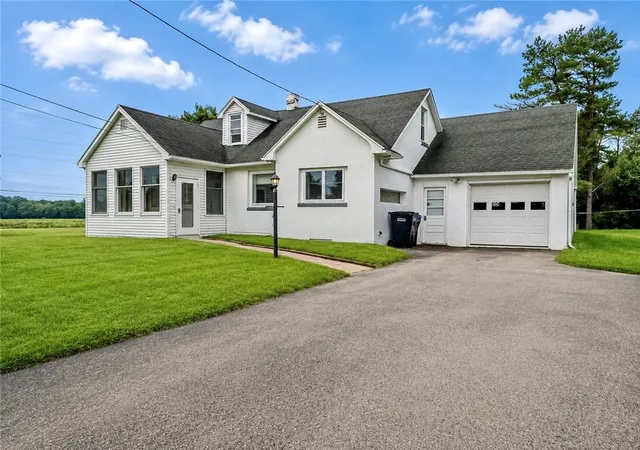 Photo 2 of Sale Pending at 524 Cline Rd, Victor, NY 14564 | MLS# R1706052 | Listing updated on 2026-08-22