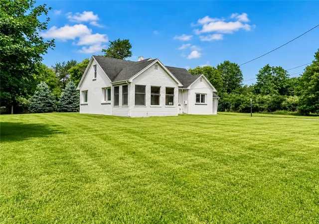 Photo 3 of Sale Pending at 524 Cline Rd, Victor, NY 14564 | MLS# R1706052 | Listing updated on 2026-08-22