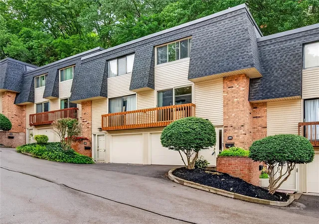 Listing Photo 5 - Condo for sale in building located at 206 Penn Ln, Rochester, NY 14625