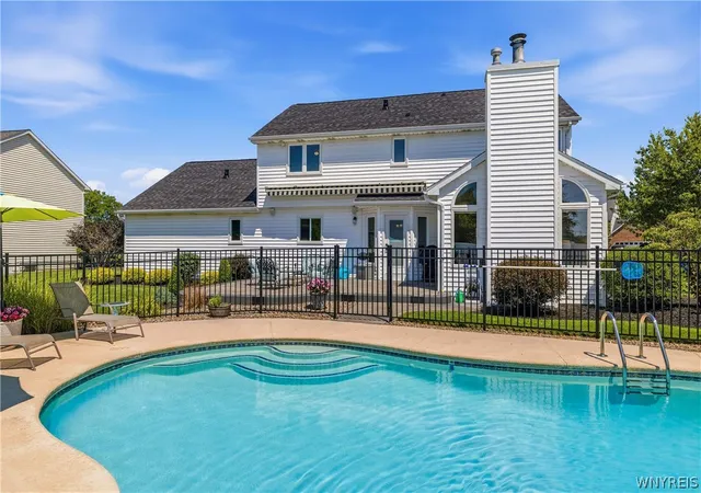 Photo 3 of Sale Pending at 6090 Meadow Lakes Dr, East Amherst, NY 14051 | MLS# B1705078 | Listing updated on 2026-08-19