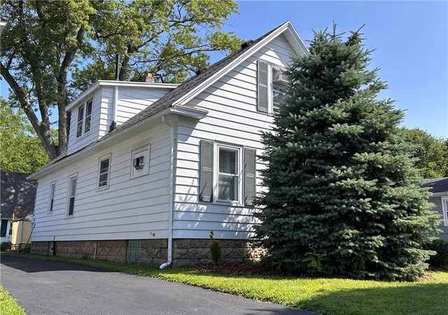 Photo 3 of Sale Pending at 784 Atlantic Ave, Rochester, NY 14609 | MLS# R1705077 | Listing updated on 2026-08-27
