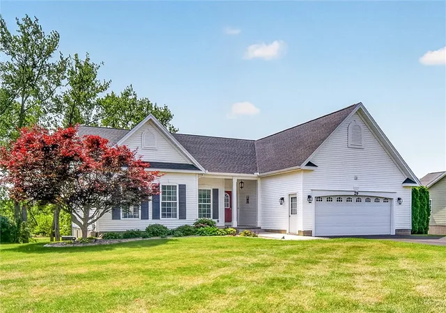 Photo 3 of Sale Pending at 29 Country Crk Ln, Hilton, NY 14468 | MLS# R1705951 | Listing updated on 2026-08-21