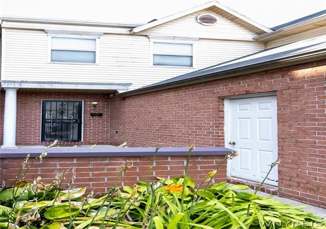 Photo 3 of Townhouse for sale at 117 Delmar Mitchell Dr, Buffalo, NY 14204 | MLS# B1705992 | Listing updated on 2026-09-13