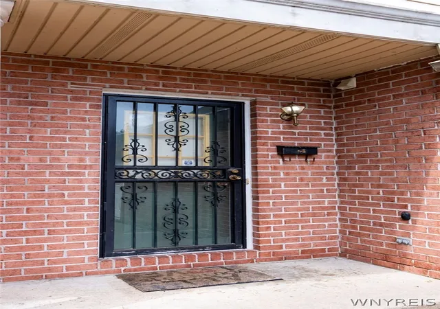 Photo 4 of Townhouse for sale at 117 Delmar Mitchell Dr, Buffalo, NY 14204 | MLS# B1705992 | Listing updated on 2026-09-13