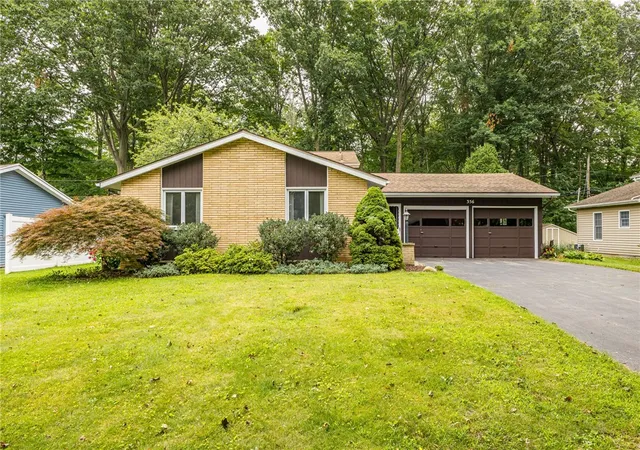 Photo 2 of Sale Pending at 356 Black Walnut Dr, Rochester, NY 14615 | MLS# R1705826 | Listing updated on 2026-08-19