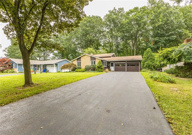 Photo 3 of Sale Pending at 356 Black Walnut Dr, Rochester, NY 14615 | MLS# R1705826 | Listing updated on 2026-08-19