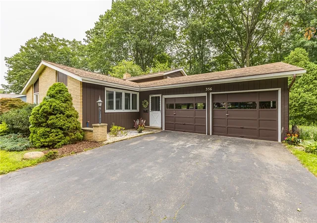 Photo 3 of Sale Pending at 356 Black Walnut Dr, Rochester, NY 14615 | MLS# R1705826 | Listing updated on 2026-08-19