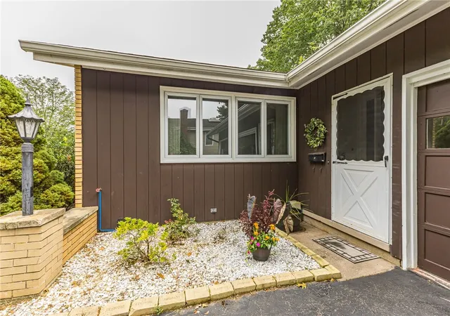 Photo 4 of Sale Pending at 356 Black Walnut Dr, Rochester, NY 14615 | MLS# R1705826 | Listing updated on 2026-08-19