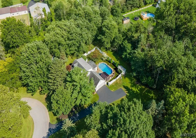 Photo 3 of Single family home for sale at 5293 Ashwood Ct, Clarence, NY 14031 | MLS# B1705899 | Listing updated on 2026-09-13