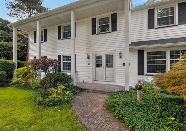 Photo 3 of Sale Pending at 15 Willowhurst Dr, Penfield, NY 14526 | MLS# R1704235 | Listing updated on 2026-08-19
