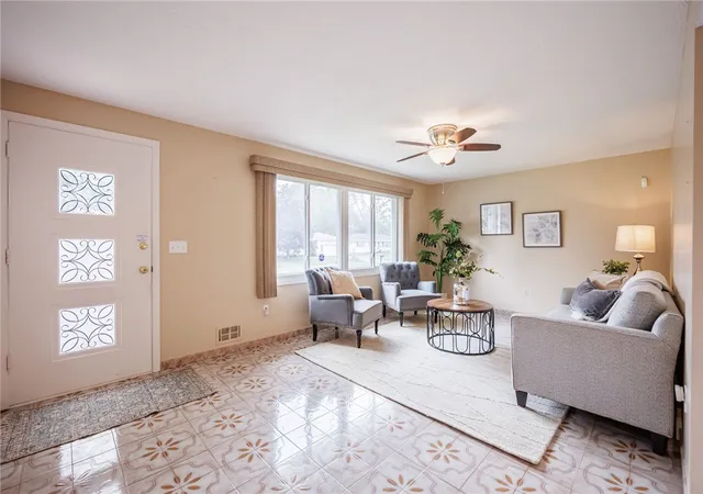 Photo 4 of Sale Pending at 26 Valencia Dr, Rochester, NY 14606 | MLS# R1700548 | Listing updated on 2026-09-03