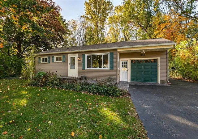 Photo 3 of Sale Pending at 880 Joran Dr, Webster, NY 14580 | MLS# R1705189 | Listing updated on 2026-08-19