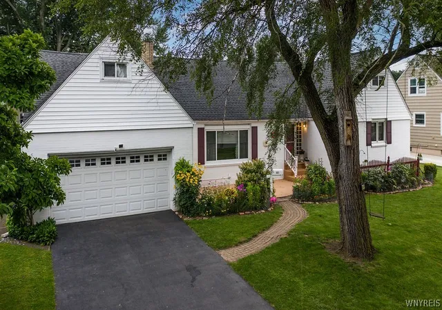 Photo 3 of Sale Pending at 351 Southwood Dr, Buffalo, NY 14223 | MLS# B1705714 | Listing updated on 2026-08-25