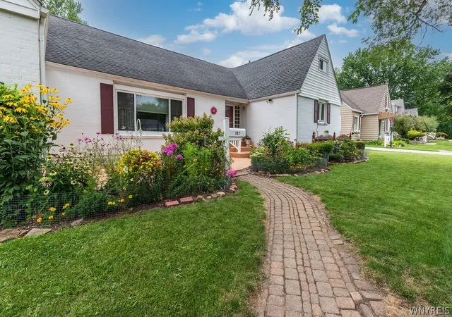 Photo 4 of Sale Pending at 351 Southwood Dr, Buffalo, NY 14223 | MLS# B1705714 | Listing updated on 2026-08-25