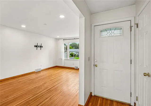 Photo 2 of Sale Pending at 33 Merrydale Dr, Rochester, NY 14624 | MLS# R1704704 | Listing updated on 2026-08-30