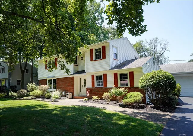 Photo 2 of Sale Pending at 633 Sequoia Dr, Webster, NY 14580 | MLS# R1704936 | Listing updated on 2026-08-21