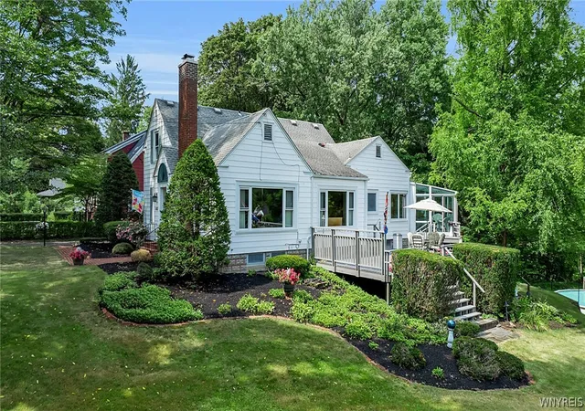 Photo 3 of Sale Pending at 3632 South Crk Rd, Hamburg, NY 14075 | MLS# B1705863 | Listing updated on 2026-09-08