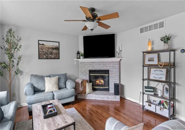 Photo 3 of Sale Pending at 4261 Victorian Dr, Hamburg, NY 14075 | MLS# B1705902 | Listing updated on 2026-08-31