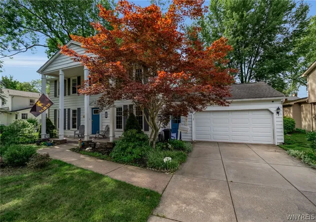 Photo 2 of Sale Pending at 37 Pin Oak Dr, Buffalo, NY 14221 | MLS# B1706093 | Listing updated on 2026-08-19