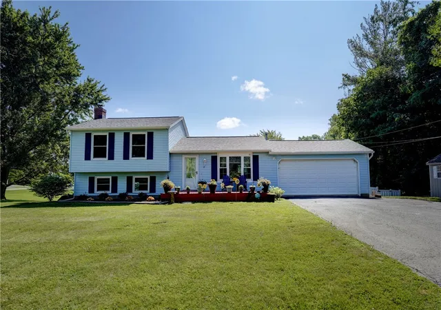 Photo 1 of Sale Pending at 2 Mccleary Rd, Spencerport, NY 14559 | MLS# R1705025 | Listing updated on 2026-08-19