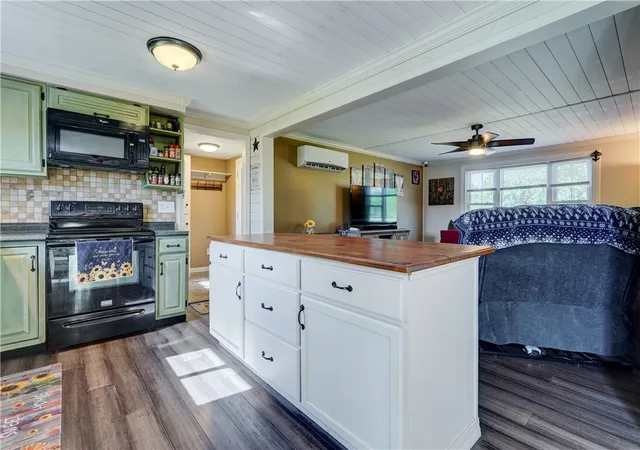 Photo 3 of Sale Pending at 2 Mccleary Rd, Spencerport, NY 14559 | MLS# R1705025 | Listing updated on 2026-08-19