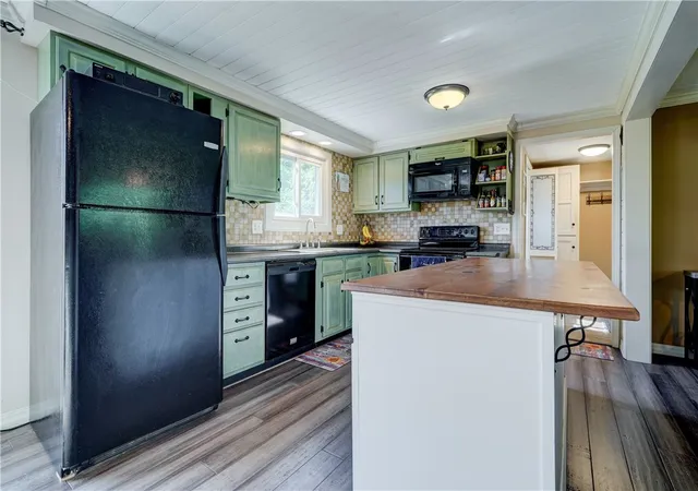 Photo 3 of Sale Pending at 2 Mccleary Rd, Spencerport, NY 14559 | MLS# R1705025 | Listing updated on 2026-08-19