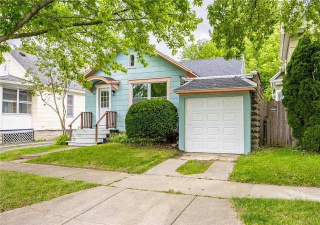 Photo 2 of Sale Pending at 33 Mount Vernon Ave, Rochester, NY 14620 | MLS# R1706097 | Listing updated on 2026-08-24