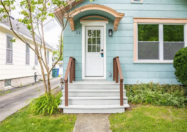 Photo 3 of Sale Pending at 33 Mount Vernon Ave, Rochester, NY 14620 | MLS# R1706097 | Listing updated on 2026-08-24