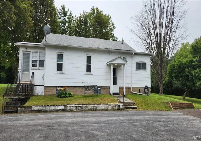 Photo 2 of Sale Pending at 202 Lafayette Rd, Syracuse, NY 13205 | MLS# S1706189 | Listing updated on 2026-09-11
