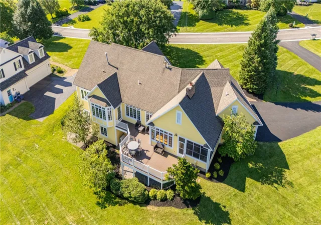 Photo 3 of Sale Pending at 22 Cobblecreek Rd, Victor, NY 14564 | MLS# R1706233 | Listing updated on 2026-08-26