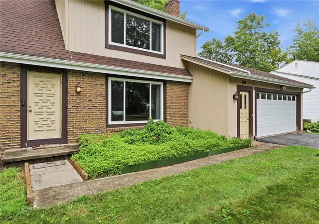 Photo 3 of Sale Pending at 304 Orchard Crk Ln, Rochester, NY 14612 | MLS# R1705955 | Listing updated on 2026-08-22