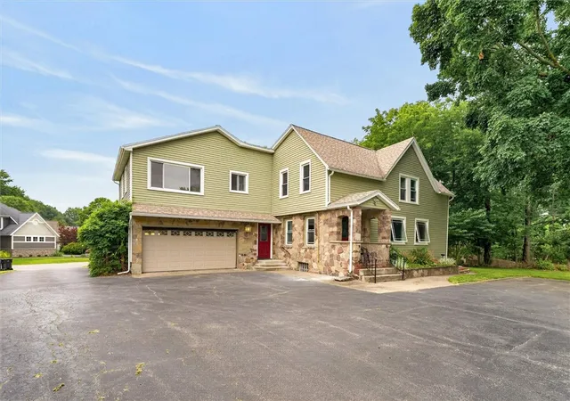 Photo 3 of Sale Pending at 89 Garden Dr, Fairport, NY 14450 | MLS# R1706258 | Listing updated on 2026-08-24