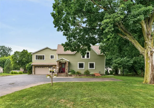 Photo 4 of Sale Pending at 89 Garden Dr, Fairport, NY 14450 | MLS# R1706258 | Listing updated on 2026-08-24
