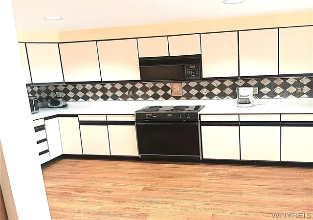 Listing Photo 4 - Condo for sale in building located at 37 Hastings Dr, Orchard Park, NY 14127