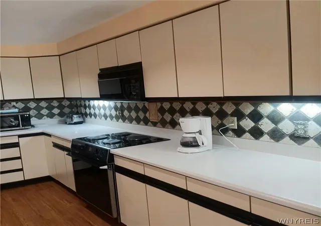 Listing Photo 5 - Condo for sale in building located at 37 Hastings Dr, Orchard Park, NY 14127