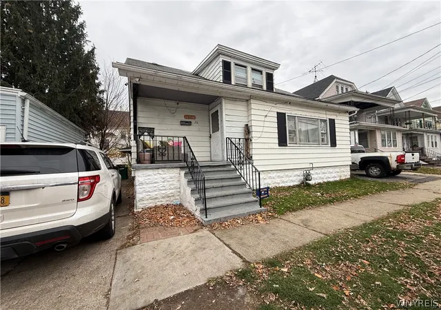 Photo 2 of Single family home for sale at 170 Newfield St, Buffalo, NY 14207 | MLS# B1702927 | Listing updated on 2026-08-31