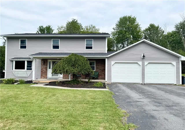 Photo 1 of Single family home for sale at 35 Metcalf Dr, Auburn, NY 13021 | MLS# R1706253 | Listing updated on 2026-08-24
